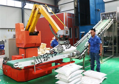 尿素自动码垛机器人能提高工厂包装码垛的效率