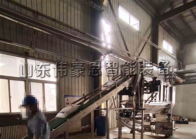 为什么使用工业碱自动破袋机能够杜绝粉尘污染？