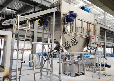 为什么化工行业要使用粉料自动拆包机来拆包作业？