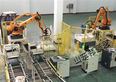 25KG柠檬酸全自动码垛机 机械手码垛机工作现场