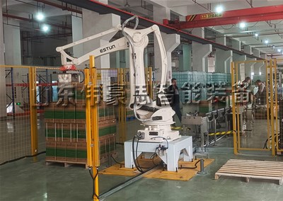 建材行业自动码垛机器人 箱装泡沫胶全自动码垛机现场