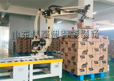 纸箱装产品全自动码垛机 自动码垛机器人码垛现场