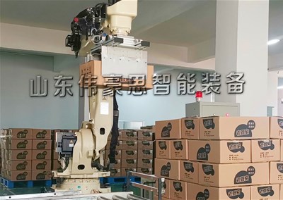 84消毒液箱全自动码垛机 机器人自动码垛生产线现场
