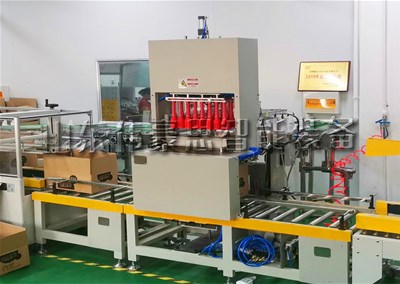 瓶装饮料自动装箱机器人 配套自动码垛机完成装箱码垛任务