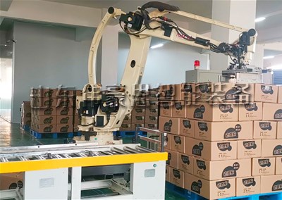 瓶装饮料全自动装箱码垛线，箱料全自动码垛机器人