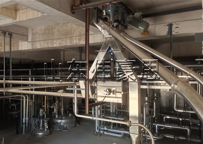 氧化锌管链式输送机，管链粉体输送设备现场